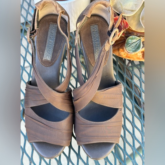 Banana Republic Women's Ankle-Strap Sandal Size 6 - Picture 2 of 8